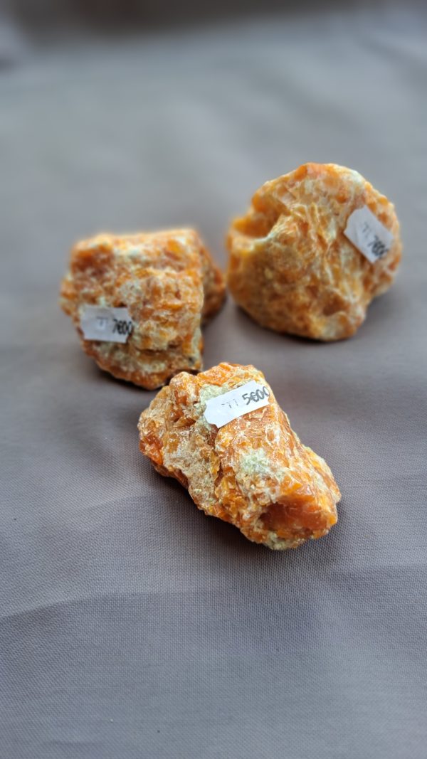 Calcite rouge brute