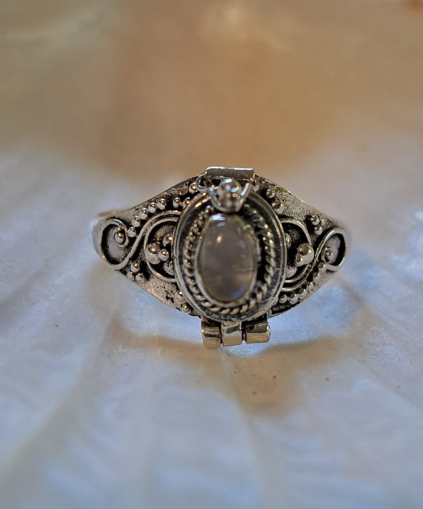 Bague pierre de lune poison argent