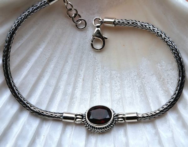 Bracelet grenat ovale facetée argent